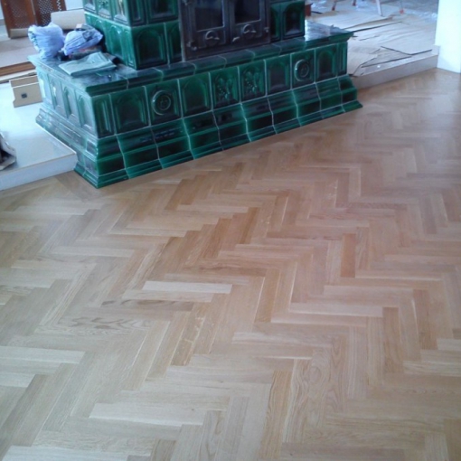 Tölgy Csíkos parketta,lamella parketta,hagyományos parketta,klasszikus parketta,tölgy parketta,svédpadló,hajópadló,rétegelt svédpadló,fatikparketta,ragasztó,parketta ragasztó,bona parketta lakk,murexin parketta lakk,mapei parketta lakk,gemini parketta lak