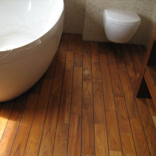 teak fürdőszobai padló,fa fürdőszobába,faparketta teakfa svédpadló,vízálló burkolat fából,parketta,faparketta,parkettás,parketta ragasztó,fürdőszobai burkolatok,fürdőszobai faburkolatok,